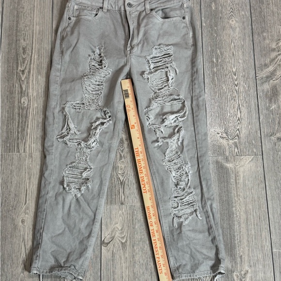 America Eagle Distressed Mom Jean Size 14 Gray Color Gently Used Condition - Picture 4 of 9